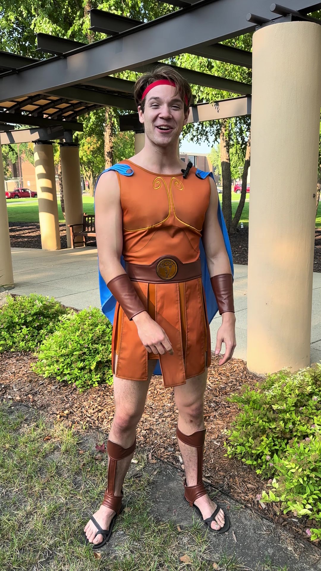 Unleash your inner demigod with our exclusive Men's Deluxe Disney Hercules Costume! Channel the strength and heroism of the legendary hero with this detailed, muscle-bound outfit.